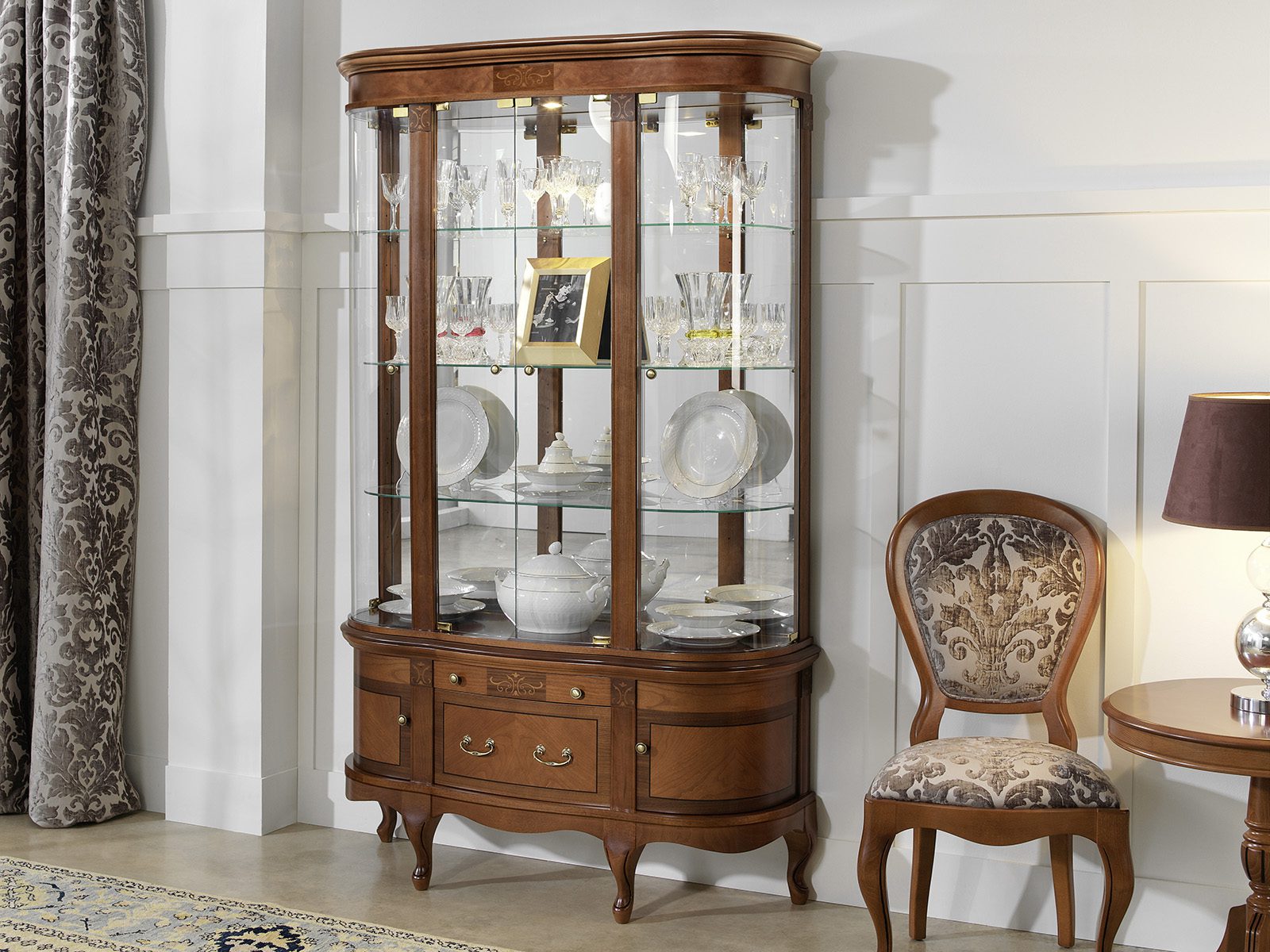 vitrina clásica en Valladolid Muebles y Decoración Valsero
